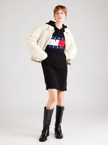 Tommy Jeans Трикотажное платье в Черный