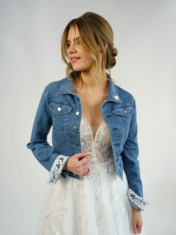 ANNIS WIESBADEN EST. 2021 Brooch 'Braut' in White