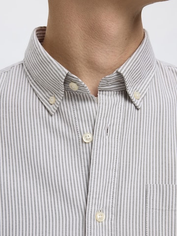 Coupe regular Chemise 'SLHRICK' SELECTED en gris