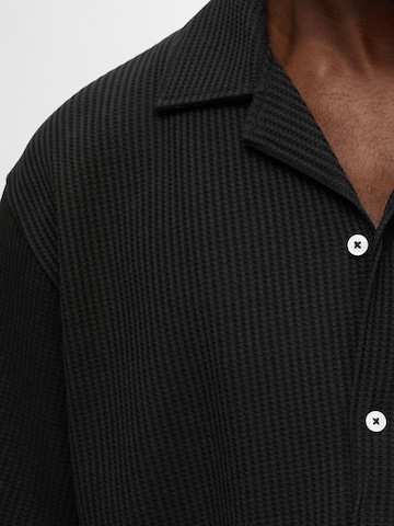 SELECTED HOMME Comfort fit Button Up Shirt 'SLHCasper' in Black