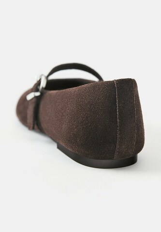 Pull&Bear Ballerina in Brown