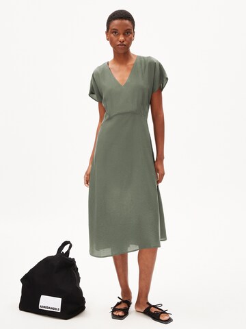 Robe ' ALBINE ' ARMEDANGELS en gris