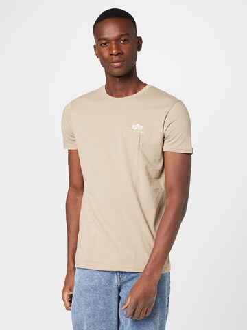 ALPHA INDUSTRIES Regular fit T-shirt i beige: framsida