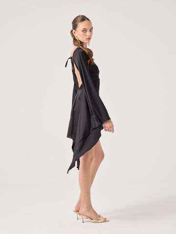 Robe de cocktail HOLLY LOLLY en noir
