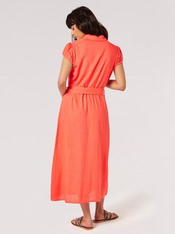 Apricot Kleid in Rot