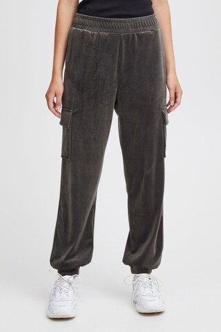 Oxmo Tapered Cargo Pants 'Mitala' in Grey: front