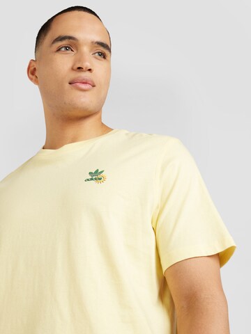ADIDAS ORIGINALS T-Shirt 'Abstract Nature Beach' in Gelb