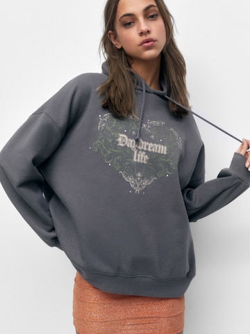 Pull&Bear Sweatshirt in Grau: predná strana