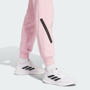 ADIDAS SPORTSWEAR - Tapered Calças de desporto 'Z.N.E.' em rosa