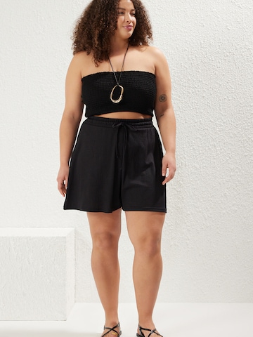 Trendyol Curve Lużny krój Spodnie w kolorze czarny