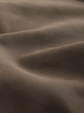 Next Преходно яке в кафяво