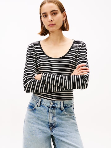 TOMMY HILFIGER Футболка в Черный: спереди