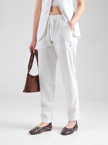 Eight2Nine Regular Pants in White: front