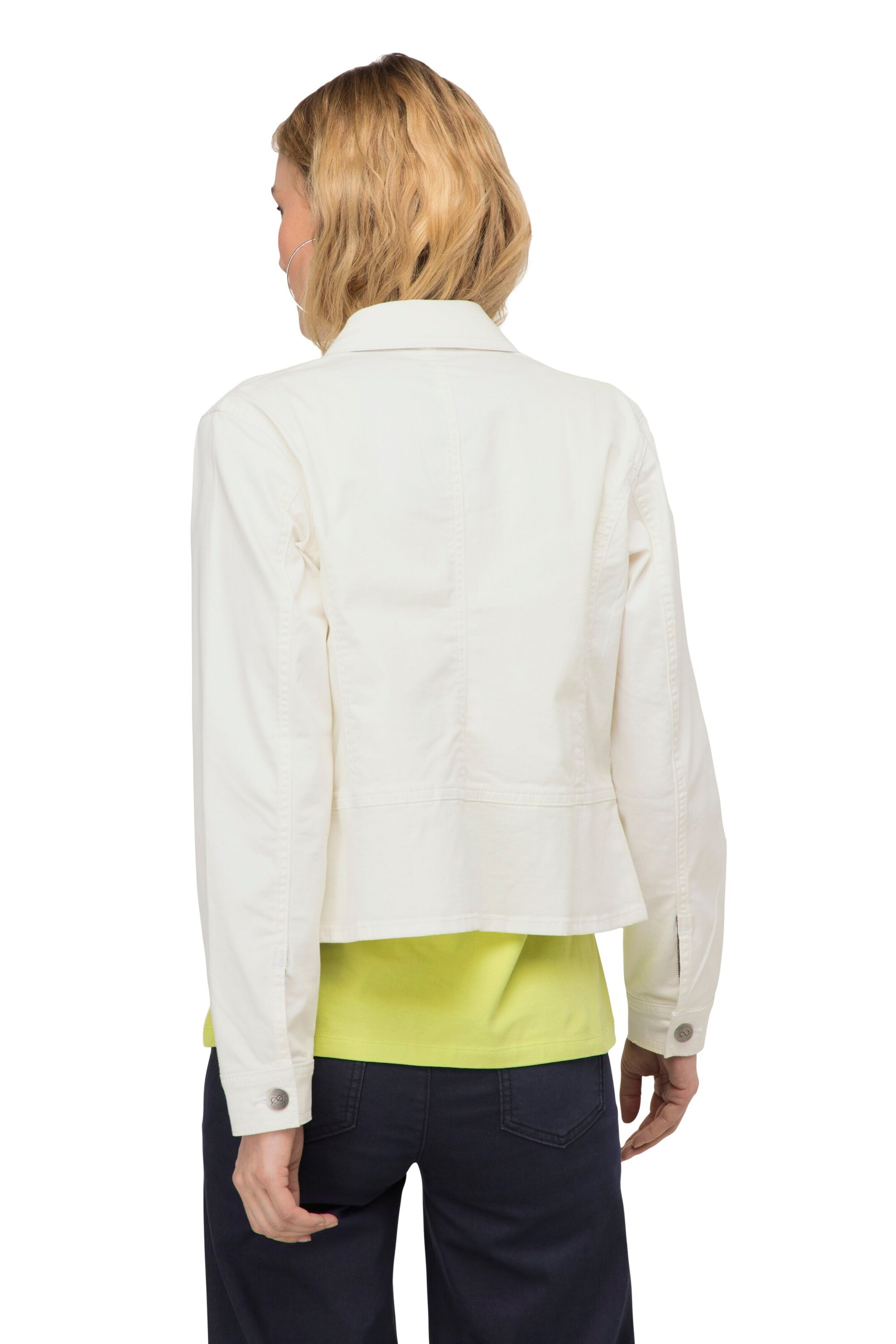 LAURASØN Between-Season Jacket in White