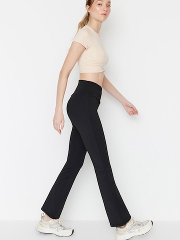 Trendyol Flared Leggings in Black