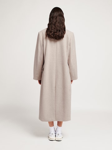Lezu Ανοιξιάτικο και φθινοπωρινό παλτό 'Kim' σε μπεζ: πίσω