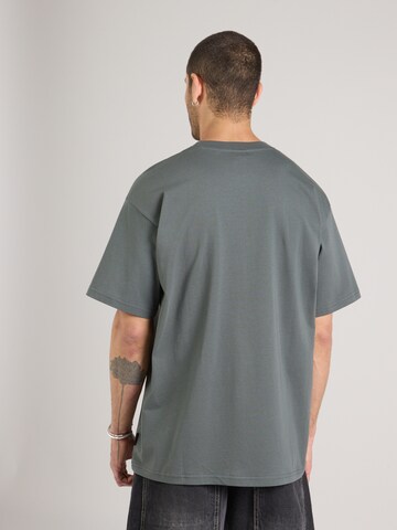 Iriedaily T-Shirt 'Play Different' in Grün