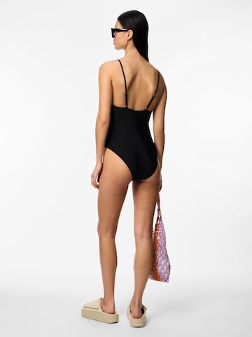 Triangle Maillot de bain 'PCBAOMI' PIECES en noir