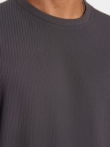 Maglietta di Trendyol in grigio