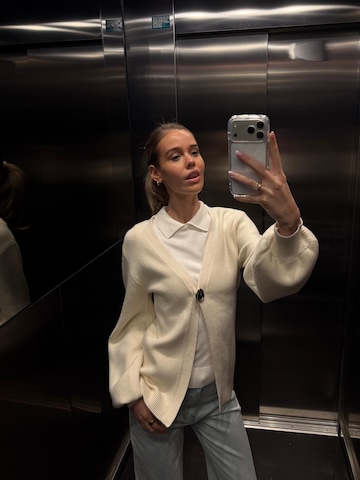 millane Kardigan w kolorze biały