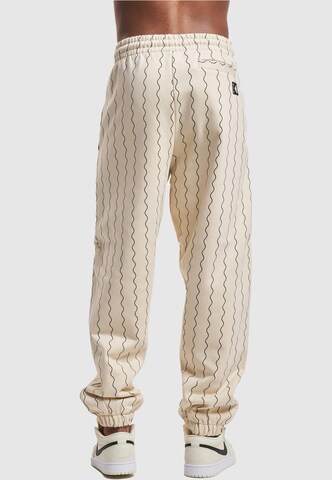 Loosefit Pantalon Karl Kani en blanc