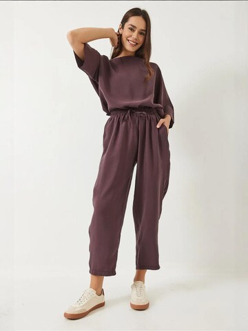 Pantalons de tailleur Bianco Lucci en violet