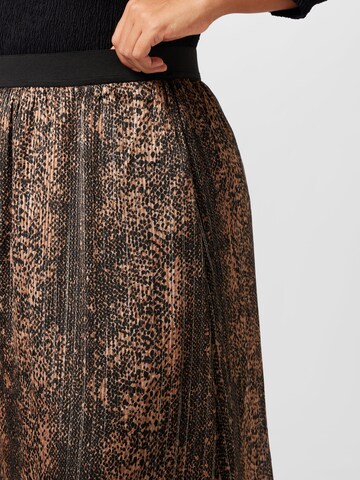 Vero Moda Curve Skirt 'Nala' in Brown