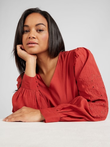 Vero Moda Curve Blouse 'SANI' in Rood