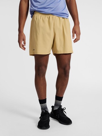 Regular Pantalon de sport Newline en marron : devant