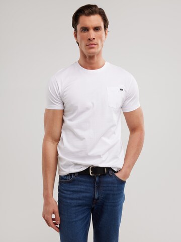 BIG STAR Shirt 'Carbon' in White: front