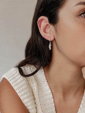 Hey Happiness Earrings 'Cluster Huggie' in Silver: front