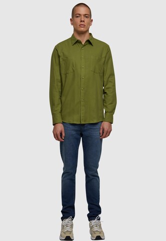 Urban Classics Regular fit Button Up Shirt in Green