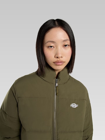 DICKIES Välikausitakki 'Summerdale' värissä vihreä