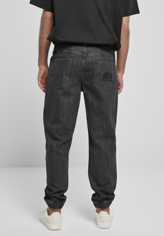 SOUTHPOLE Tapered Jeans in Schwarz