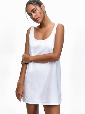 Pull&Bear Dress in White: front