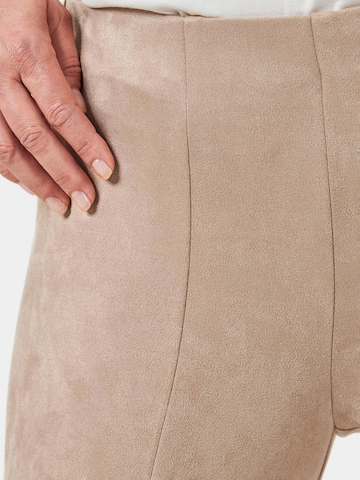 Goldner Slim fit Pleat-Front Pants in Beige