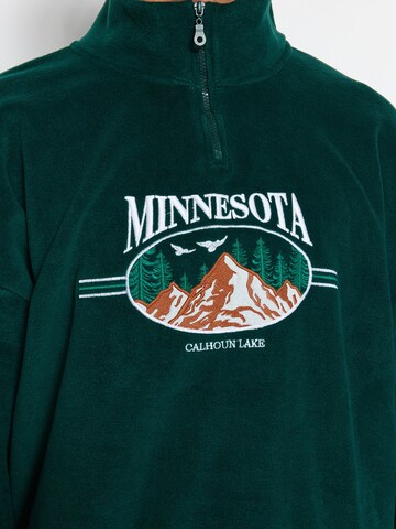 Sweat-shirt Trendyol en vert