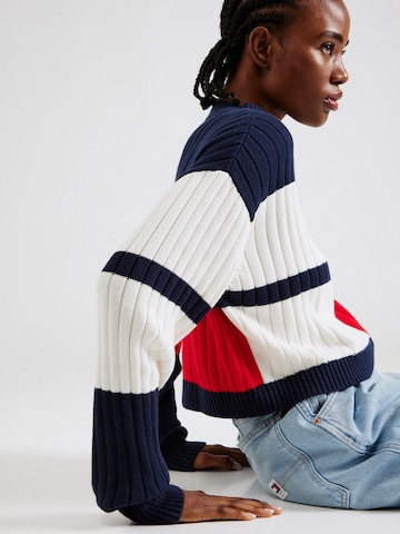 Pull-over Tommy Jeans en blanc