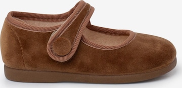 Chaussure basse Pisamonas en marron : devant