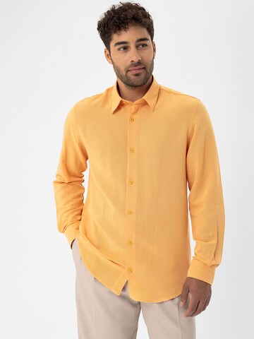 Camicia di Dandalo in arancione: frontale
