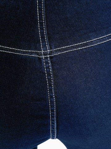 Bershka Flared Jeans in Blue