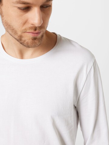 T-Shirt 'Jaarlo' ARMEDANGELS en blanc
