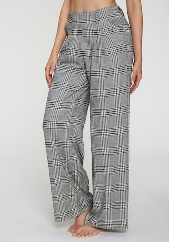 LASCANA Loose fit Pleat-Front Pants in Black: front