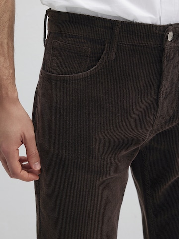 Mavi Loosefit Jeans 'LISBON' in Braun