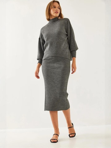 Tailleur di Bianco Lucci in grigio