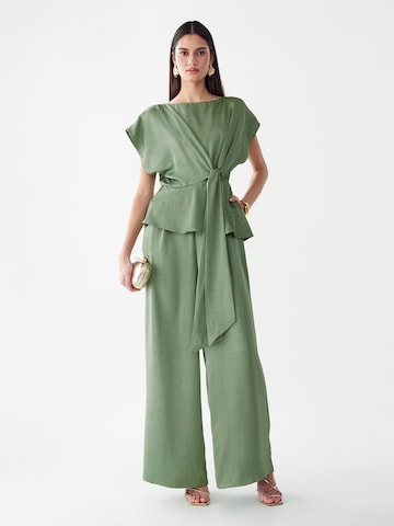 Salopeta 'Vella' de la Willa pe verde