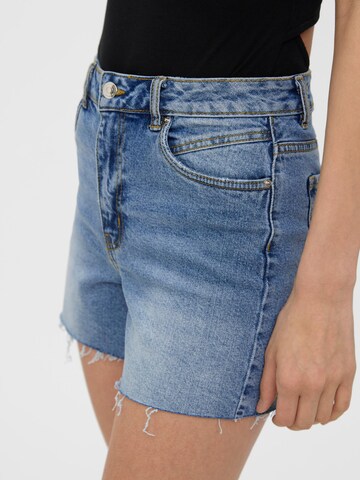 VERO MODA Regular Shorts 'Brenda' in Blau