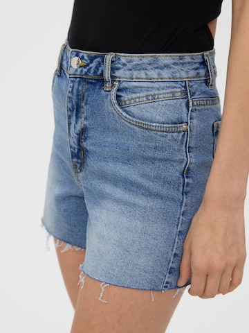 VERO MODA Regular Shorts 'Brenda' in Blau