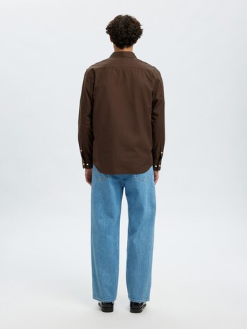 SELECTED Regular fit Overhemd in Bruin
