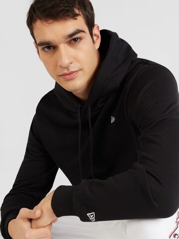 NEW ERASweater majica 'ESSENTLS' - crna boja